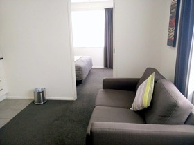 Airport Palms Motel