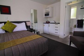 Airport Palms Motel
