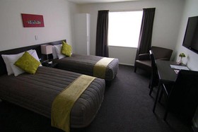 Airport Palms Motel