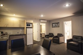 Arthur's Court Motor Lodge