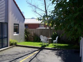 Asure Bush Inn Court Motel