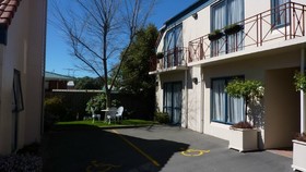 Asure Bush Inn Court Motel