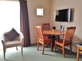 Asure Bush Inn Court Motel