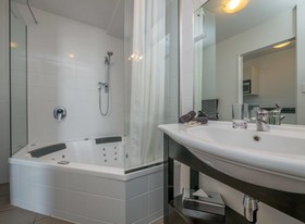 Bellagio Motel Suites