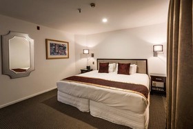Fino Hotel & Suites