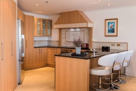Fino Hotel & Suites