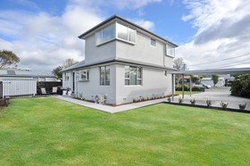 Charlesworth Villa - Christchurch Holiday Homes