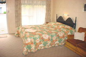 Cranford Cottages And Motel