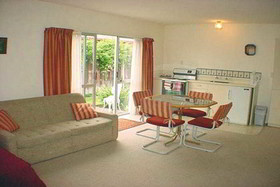 Cranford Cottages And Motel