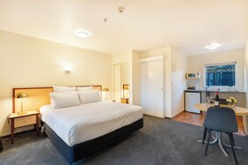 Daffodil Motel