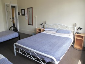 Dorset House Backpackers / Dorset Apartments