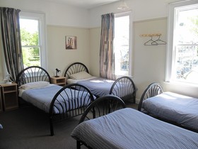Dorset House Backpackers / Dorset Apartments