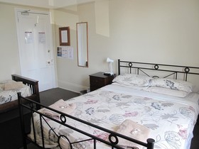 Dorset House Backpackers / Dorset Apartments