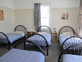 Dorset House Backpackers / Dorset Apartments