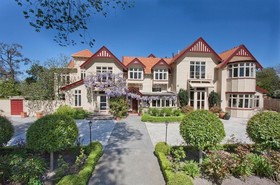 Eliza's Manor On Bealey