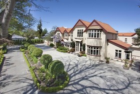 Eliza's Manor On Bealey