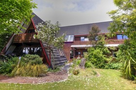 Haka Lodge