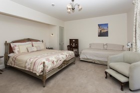 Le Petit Hotel