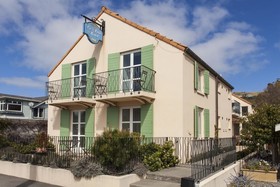 Le Petit Hotel