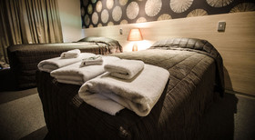 Racecourse Hotel & Motor Lodge