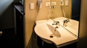 Racecourse Hotel & Motor Lodge