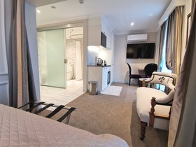 The Salisbury Hotel