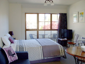 Tudor Court Motel
