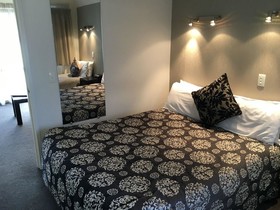 Cable Court Motel