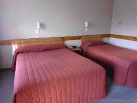 Dunedin Motel &  Villas