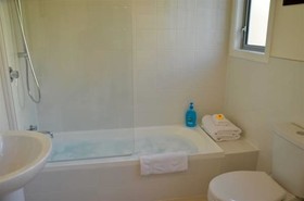 Roslyn Apartments