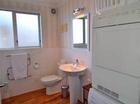 Roslyn Apartments