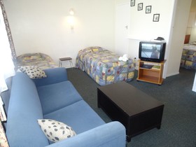 Sahara Guesthouse, Motel & Deluxe Studios