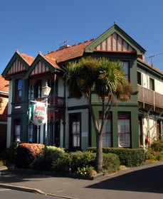 Sahara Guesthouse, Motel & Deluxe Studios