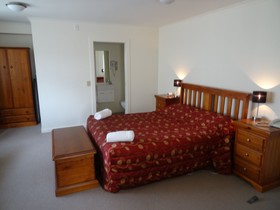 Sahara Guesthouse, Motel & Deluxe Studios