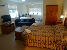Sahara Guesthouse, Motel & Deluxe Studios