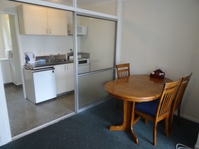 Sahara Guesthouse, Motel & Deluxe Studios
