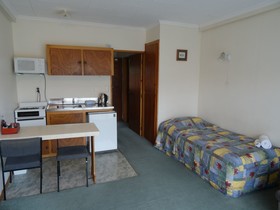 Sahara Guesthouse, Motel & Deluxe Studios