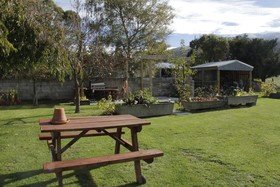 Burkes Pass Country Motel