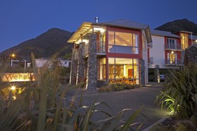 Distinction Fox Glacier Te Weheka Hotel