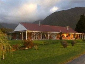 Misty Peaks Boutique Accommodation