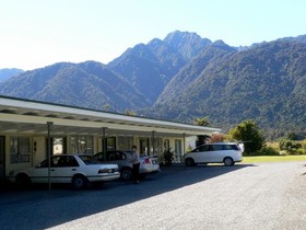 Glacier View Motel