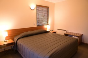 Punga Grove Motel & Suites