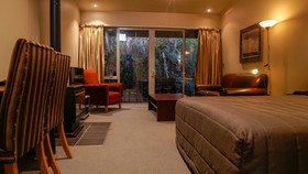 Punga Grove Motel & Suites
