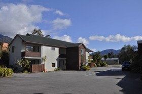 Punga Grove Motel & Suites