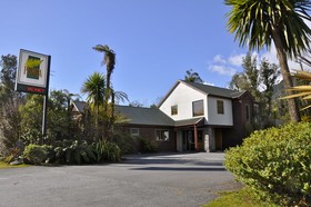 Punga Grove Motel & Suites