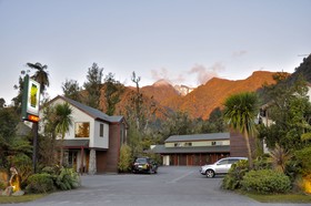 Punga Grove Motel & Suites