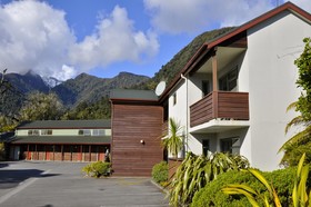 Punga Grove Motel & Suites