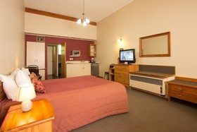 Balmoral Motel