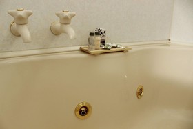 Colonial Motel