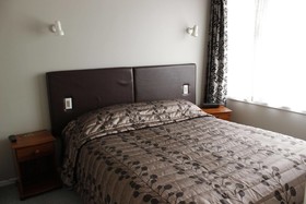 Colonial Motel